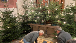 Weihnachtsschmuck in der Kirche